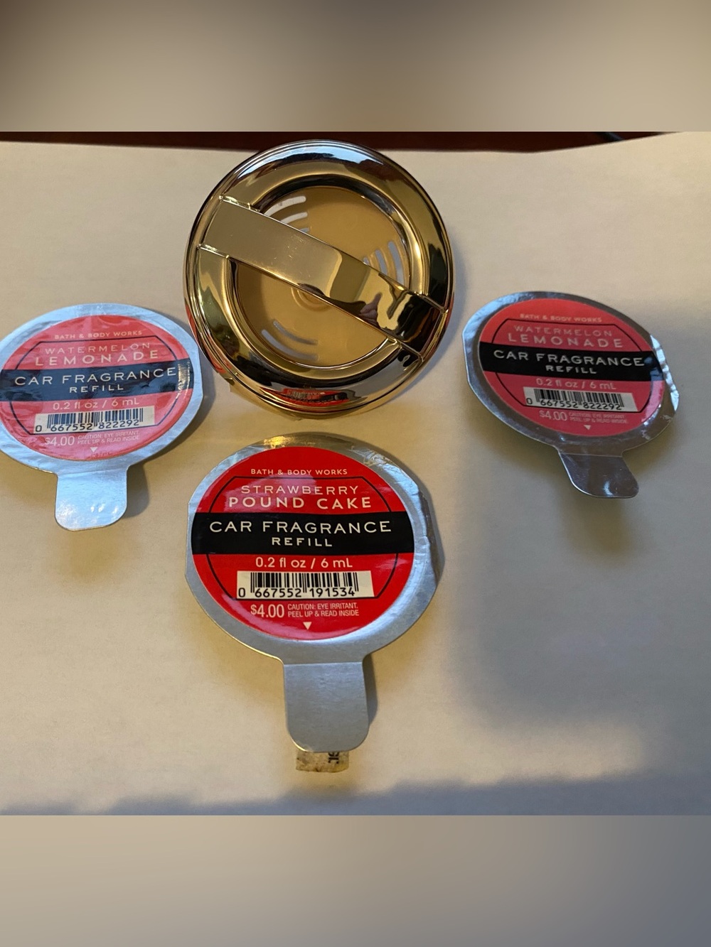 Bath & Body Works Gold Car Vent Clip with Red Fragrance Refills